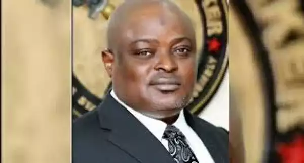Covid-19: Lagos State Speaker Mudashiru Obasa Shares Bread To Households As Relieve Material(Video)