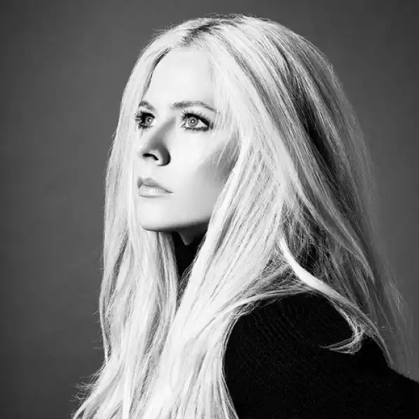 Avril Lavigne – Close