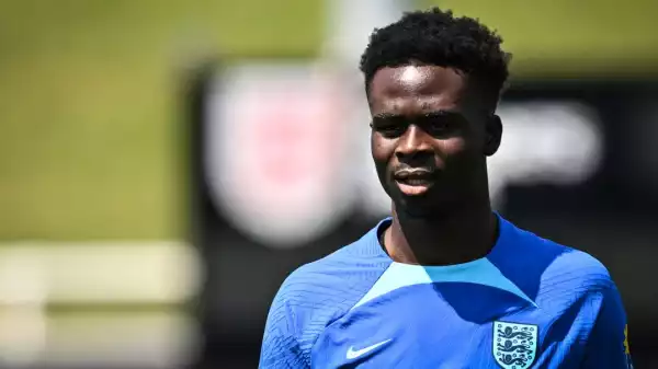 Bukayo Saka hauled off with injury in England