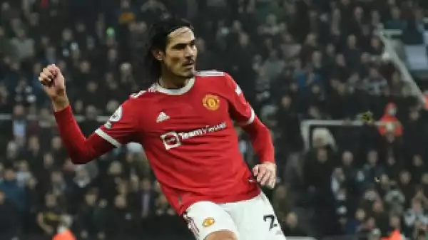 Cavani clashes with fans after Man Utd defeat at Crystal Palace
