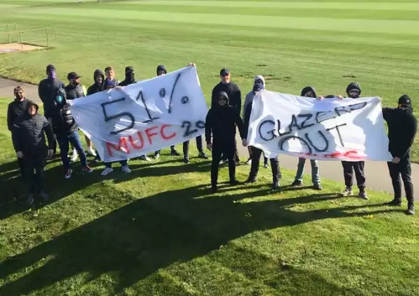 Manchester United fans block training ground entrances in protest against owners