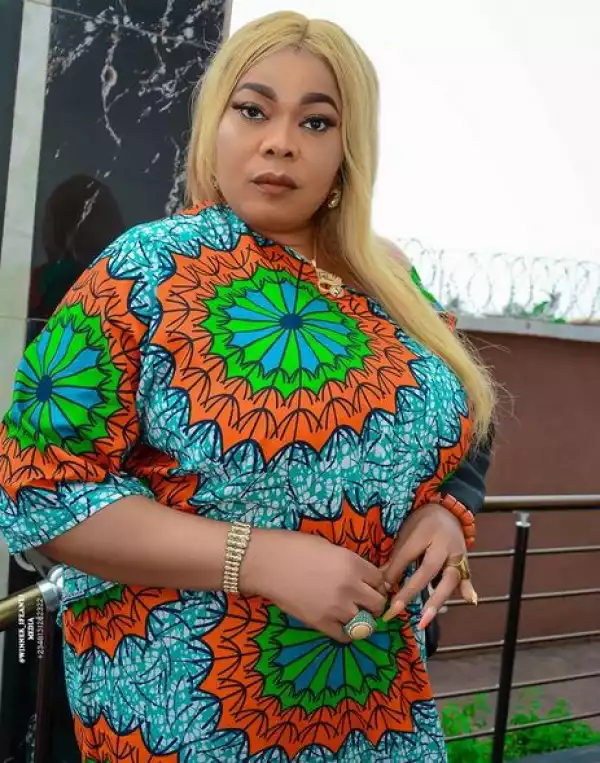 Actress Chinyere Wilfred Laments About A Certain Actor Who Kept Her And Other Crew Members Waiting For Eight Hours On A Movie Set (Video)