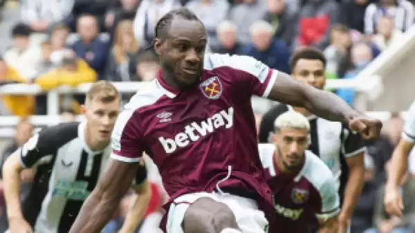 West Ham striker Antonio reveals early bust-up with Moyes