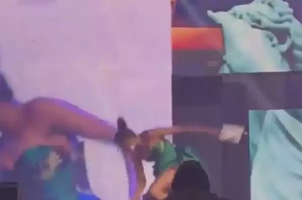 The Moment Comedienne Kiekie Fell Off The Stage At An Award Show (Video)