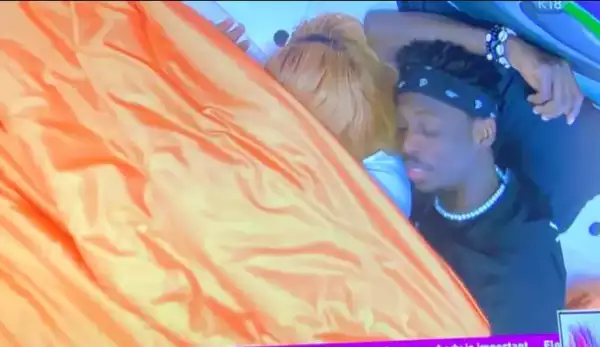 BBNaija: Fans Shocked As Chomzy And Eloswag Reconcile In Bed After Fight (Video)