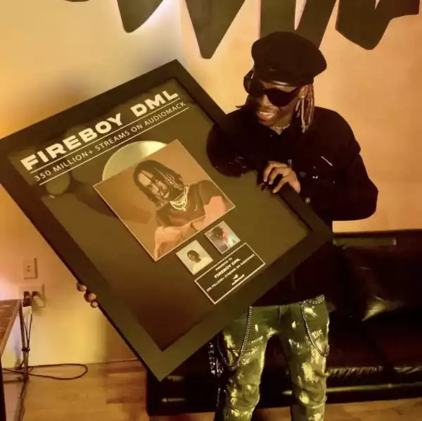 Fireboy DML Receives Plaque For Hitting 350+ Million Streams On Audiomack (Photo)