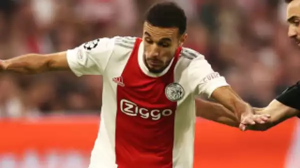 Ajax defender Mazraoui responds to Barcelona signing claims