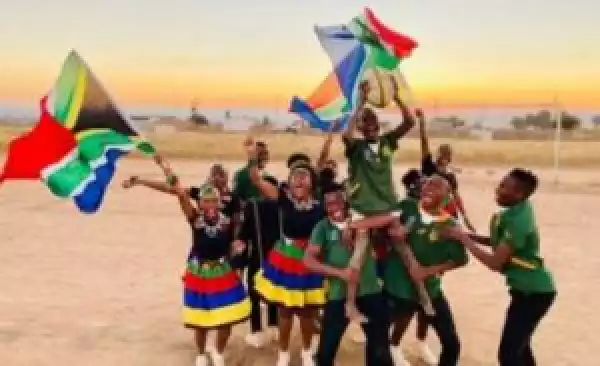 Ndlovu Youth Choir – Shosholoza ft. Kaunda Ntunja (Video)