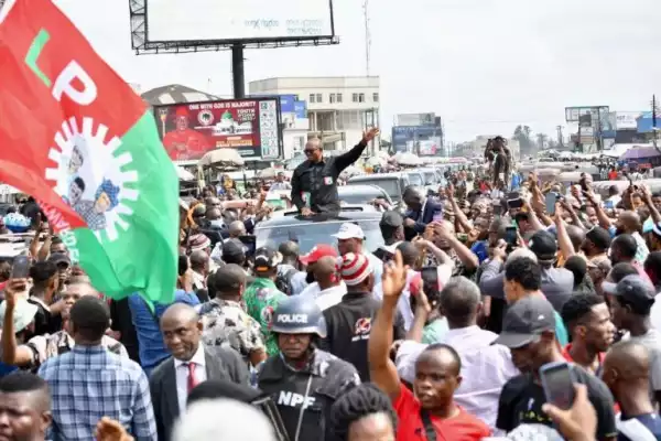 Massive Crowd As Peter Obi Campaigns On The Streets Of Aba (Video)