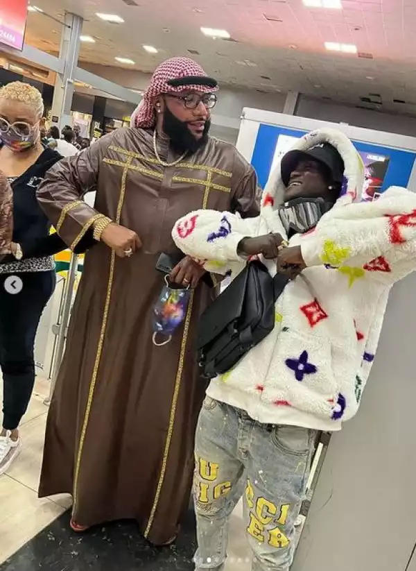 Nigerian Singer Portable Jubilates As He Travels With EMoney To UK (Video)
