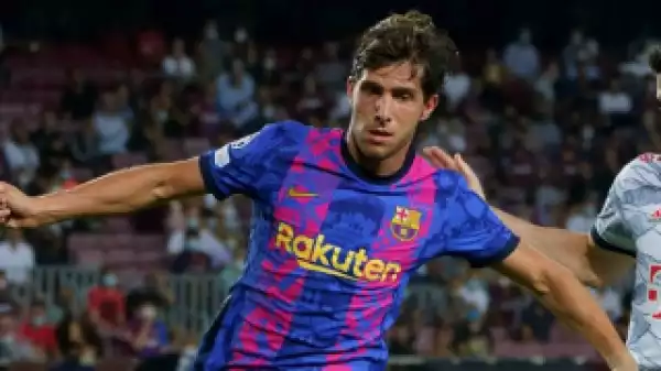 Sergi Roberto signs new contract with Barcelona