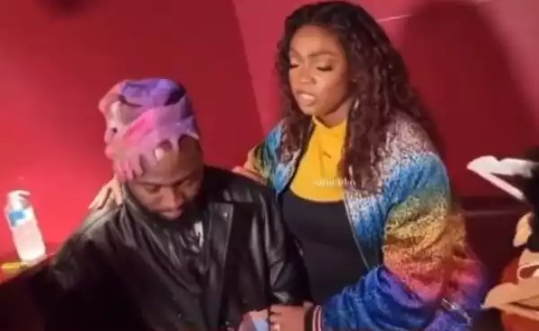 See The Moment Davido’s Sister, Sharon, Prayed For Him Before His London Show (Video)