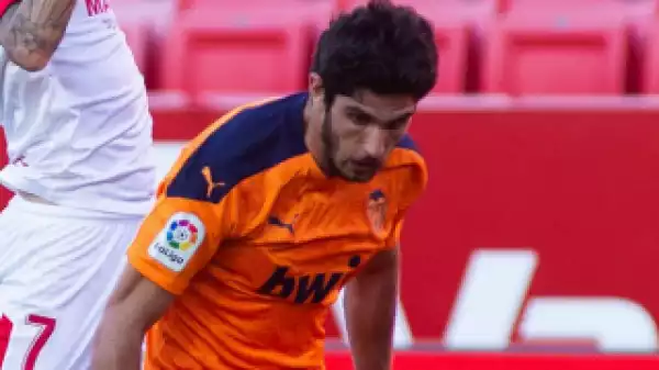 Wolves ponders bid for Valencia attacker Goncalo Guedes