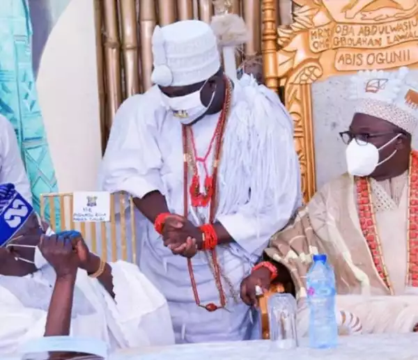 Femi Fani Kayode Blasts Tinubu For Failing To Stand Up To Greet Ooni Of Ife At An Event