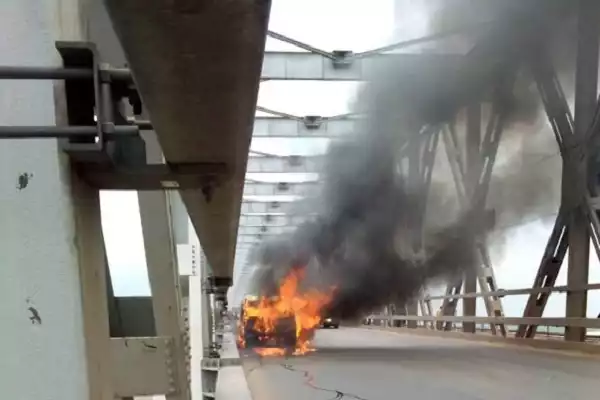 BREAKING: Bus Catches Fire On Niger Bridge