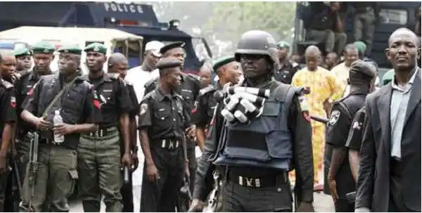 Ogun Police Rescue ‘Mentally Unstable Man’ From Getting A Jungle Justice Sentence