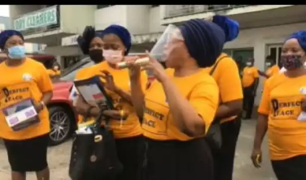 Video Of Billionaire Businesswoman, Folorunsho Alakija Preaching On The Streets Of Lagos