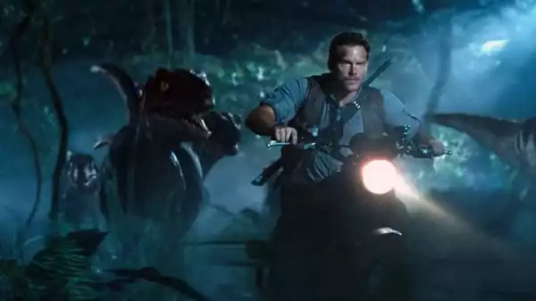 Jurassic World: Dominion Photo Reveals First Look at New Kind of Raptors