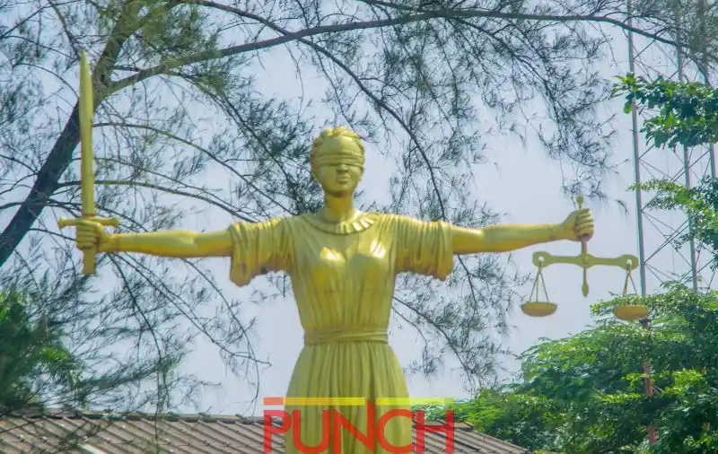 Lagos court stops Olu of Iwaya installation