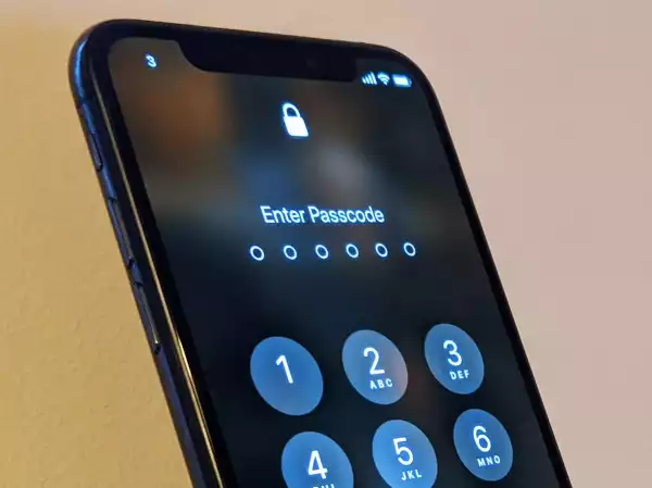 Smartphone security starts with the lock screen. Here’s how to protect it.