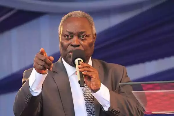 Nigerians In Shock As Pastor Kumuyi Warns Ushers Not To Turn Back Sisters Attending Church Without Head Covering