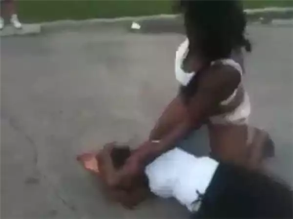 VIDEO: Two Female University Students Gang Fight On Campus – (WATCH)