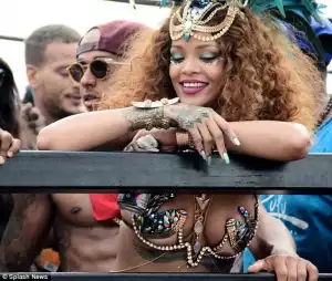 VIDEO: Rihanna Twerks Off At Barbados Festival
