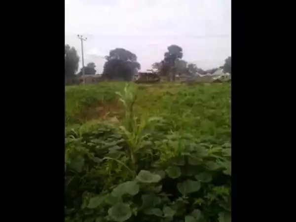 VIDEO: Watch How Nigerian Army And Civilians Run From Boko Haram