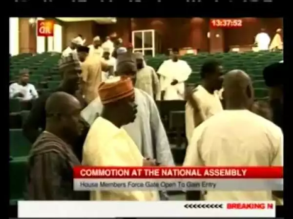 Video : Senate President, David Mark ‘Slapped’ In National assembly