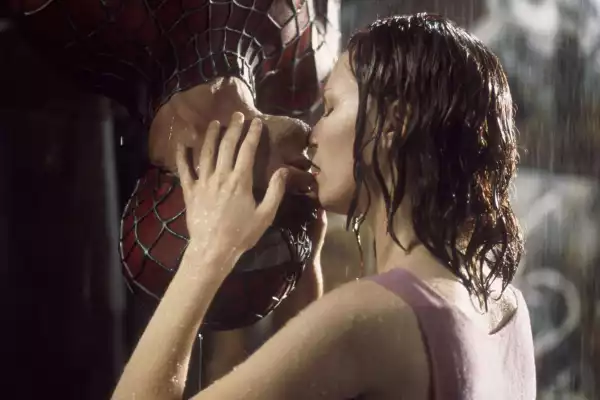 Kirsten Dunst: Iconic Spider-Man Kiss Was ‘Miserable’ to Film
