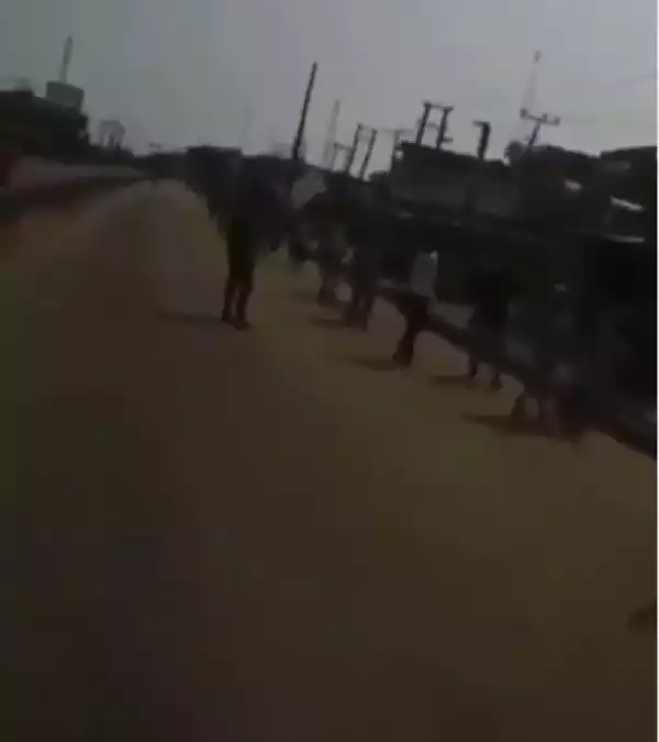 "God will punish all of you" - Police officer tells #EndSARS protesters in Ikorodu (video)