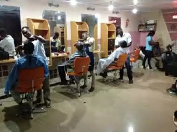 WHAT? Barber Cuts Customers’ Hair With Axe (Photo)