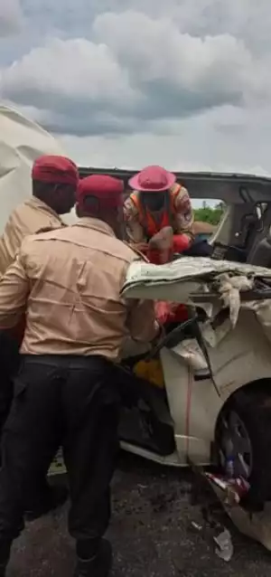 Two Die, 13 Injured In Ijebu Ode-Benin Expressway Crash