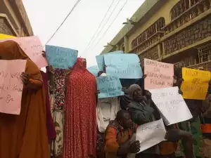 Drama As Angry Bakers Protest High Price Of Flour In Kano
