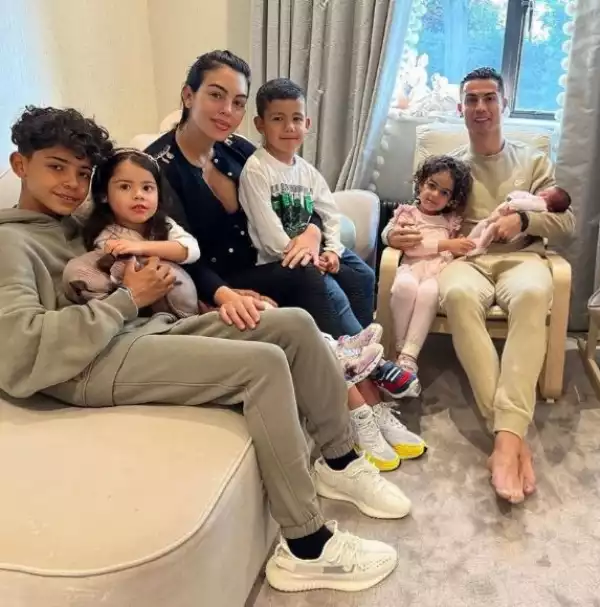Cristiano Ronaldo Shares Photo Of His Newborn Daughter As Mother And Baby Return Home From The Hospital