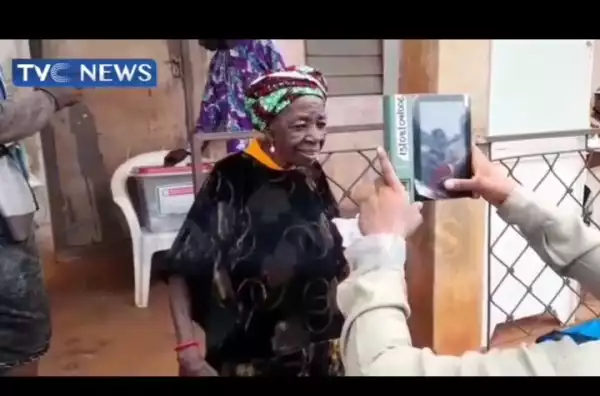 Ekiti Polls: 105-Year-Old Felicia Fayomi Excited After Casting Vote (pic, Video)