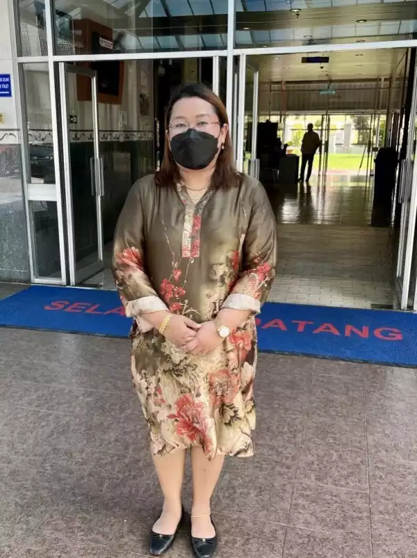 Woman Wearing Long-sleeve Midi Dress Barred From Government Complex For Indecent Dressing (Photo)