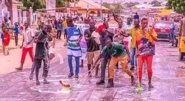 After Visit To Hometown, Angry Youths Wash Off Atiku’s Footsteps, Perform ‘crypt