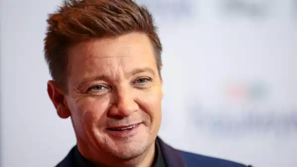 Jeremy Renner Posts Recovery Photo, Thanks Fans After Injury