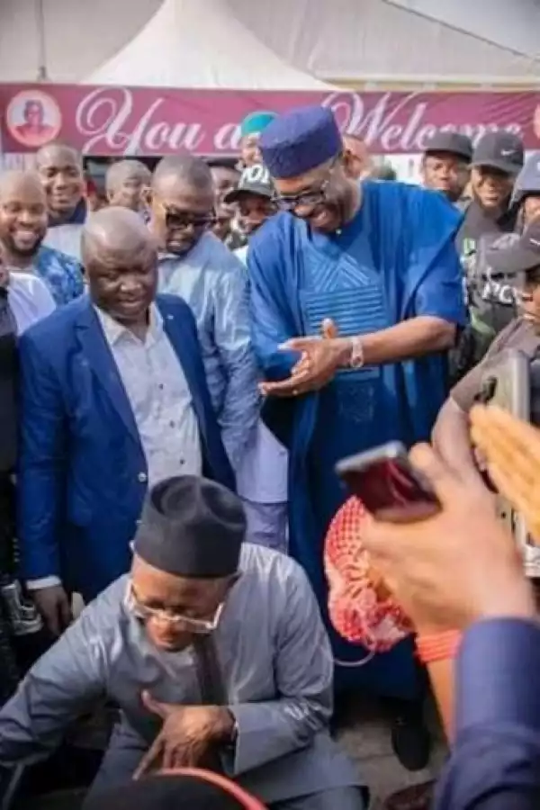 Adams Oshiomhole Spotted Dancing Enthusiastically At A Function In Benin (Photos)