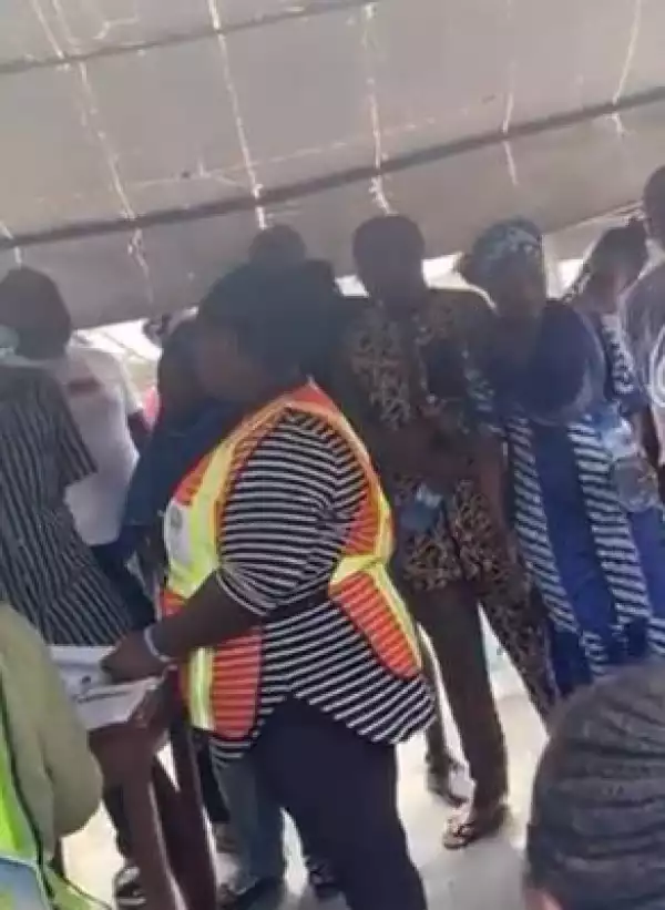 Thugs Spotted Threatening Voters To Vote A Political Party In Lagos (Video)
