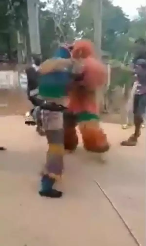Masquerades Exchange Blows In Public While Fighting Over A Disagreement (Video)