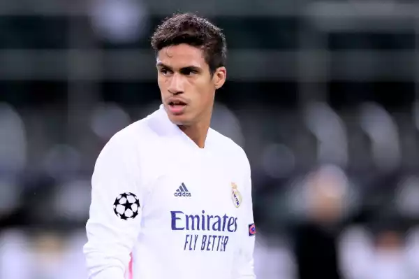 Man United and Chelsea on red alert as Real Madrid star tells friends his time with club is over