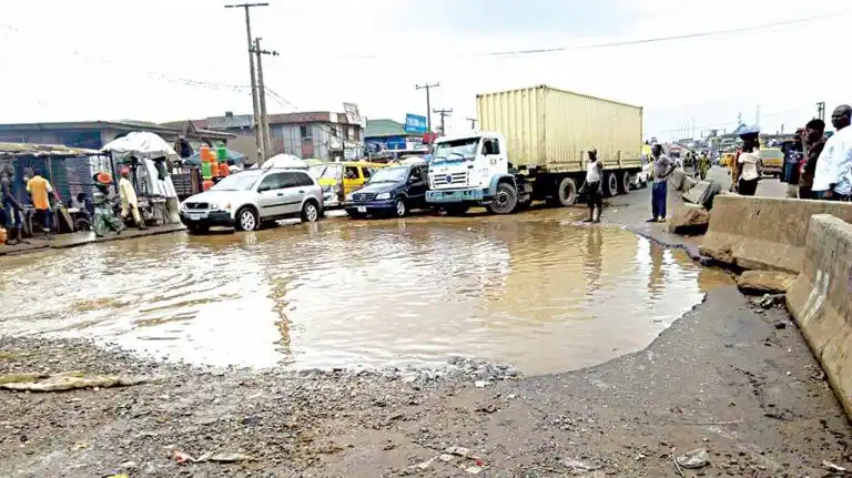 Speed up work on Lagos-Abeokuta road, students beg FG