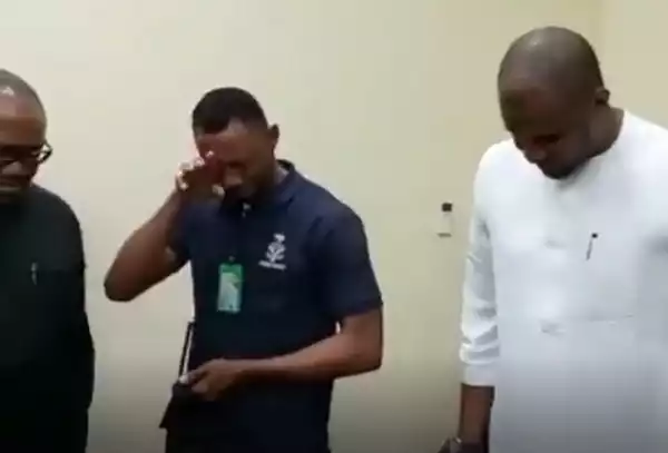 A FAAN Official At The Airport Breaks Down In Tears Praying For Peter Obi(video)