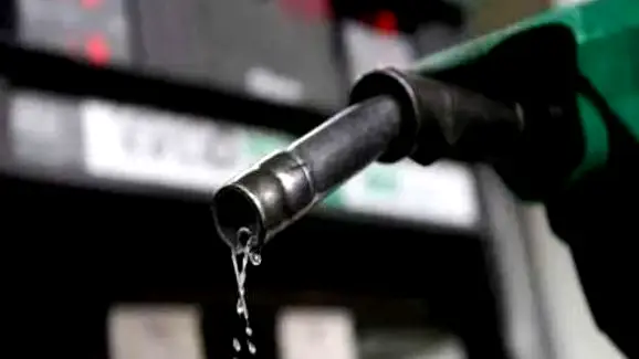 FG’s 8% petrol price hike fails to ease supply shortages