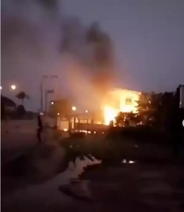 Akwa Ibom Broadcasting Corporation on fire (video)
