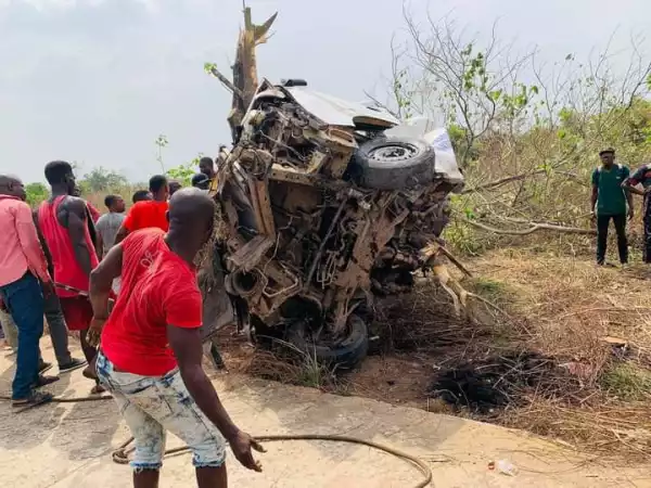 SO SAD!!! Driver Dead, 17 Passengers Injured In Ogun Lone Accident – See Full Details