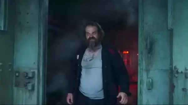 Black Widow Clip Reveals David Harbour Breaking Out of Prison