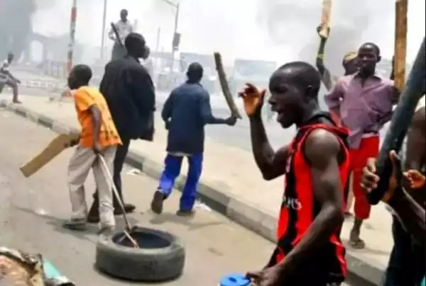 Drama As Hoodlums Invade Lagos School, Chase Students, Destroy Property
